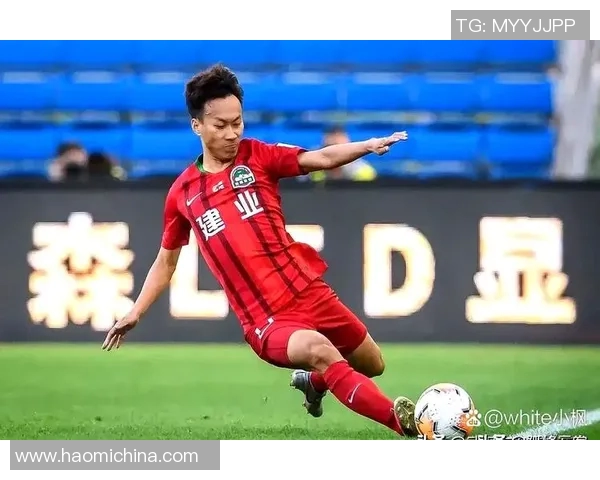 足球明星柯钊的成长历程与职业生涯全景分析与个人成就总结