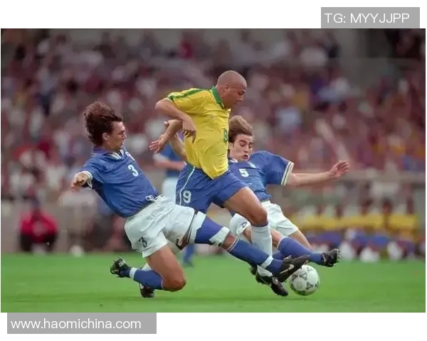 足球明星携子女共赴赛场温馨瞬间引发热议视频回顾